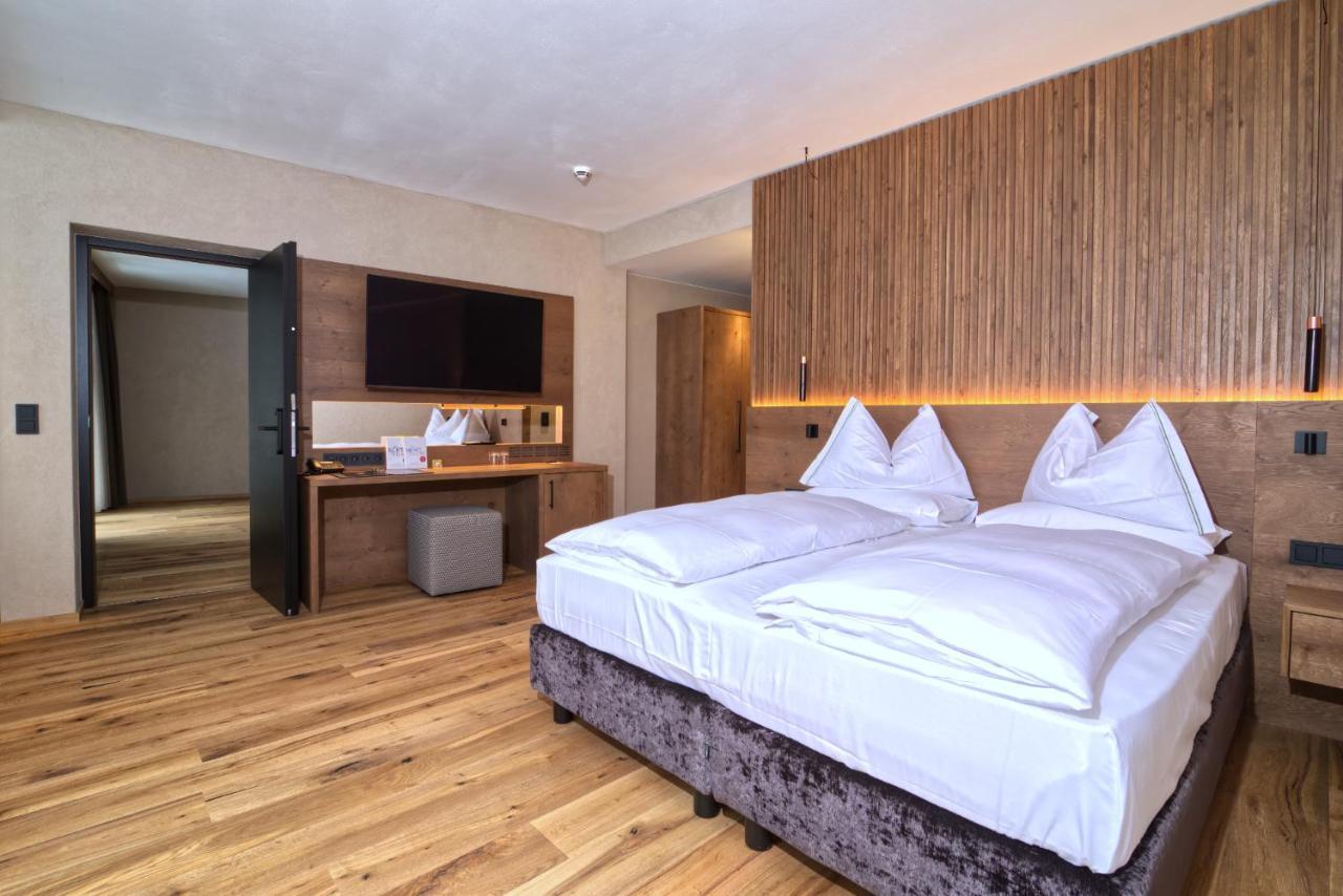 Bonfanti Design Hotel Chienes Esterno foto